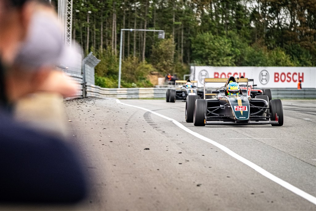 Stærk sæsonafslutning sikrer Formel 4 Teammesterskabet til STEP Motorsport
(Foto: Grippo)